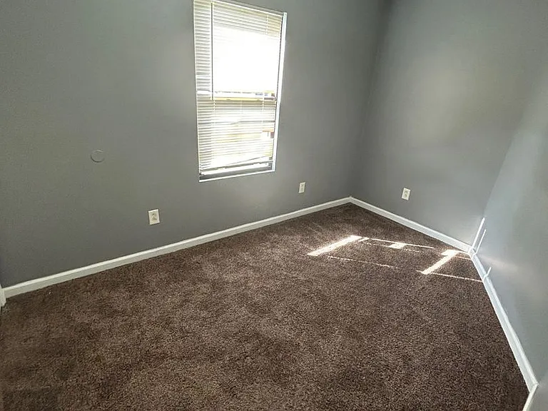 3503 Falling Springs Rd — Photo 6
