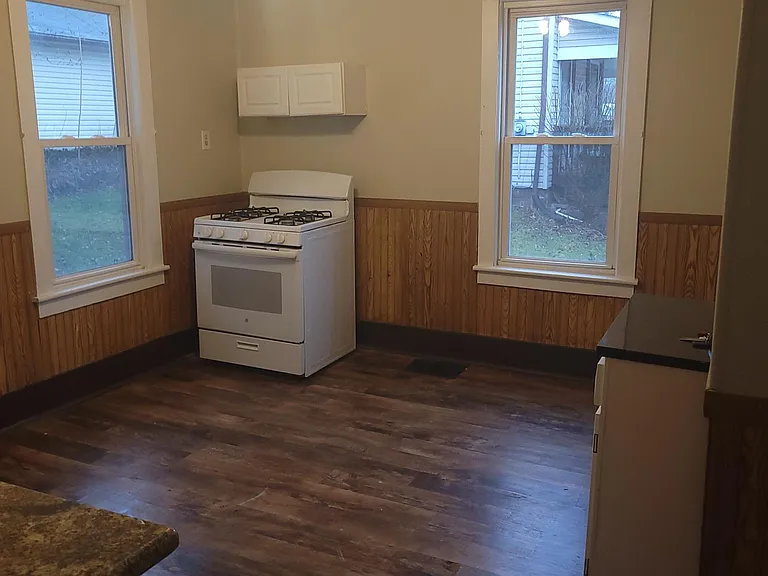 189 E Walnut St #1 — Photo 6