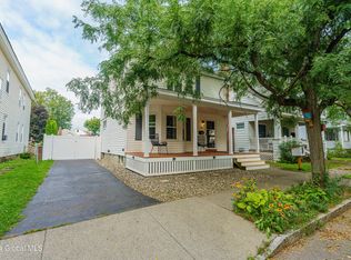 5 Woodrow Ct, Troy, NY 12180