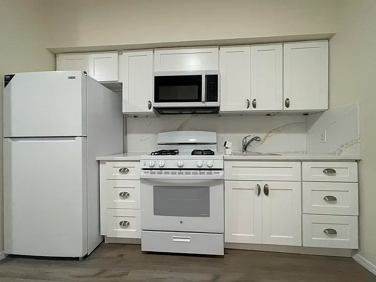265 Baldwin Ave #3R — Photo 6