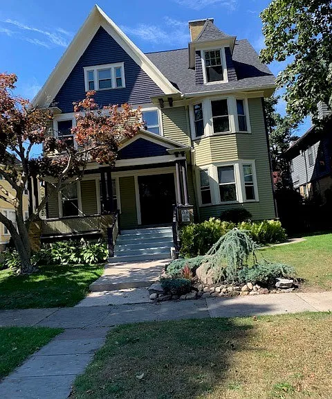 29 Portsmouth Ter #1 — Photo 1