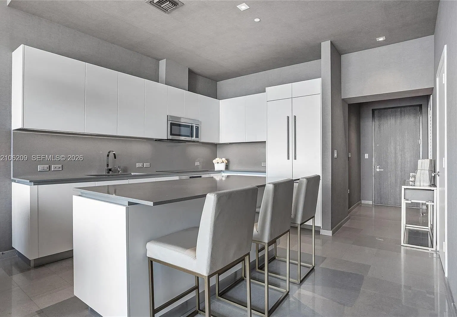 Rise Condo — Photo 4