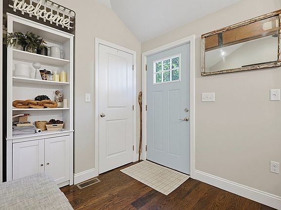 2nd image of 19 Knoll Rd