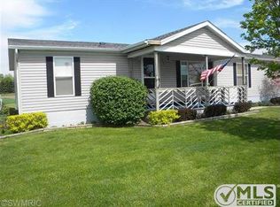608 Country View Ln, Fremont, MI 49412