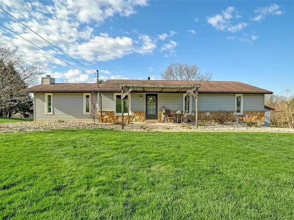 35 Mary Ave, Bentleyville, PA 15314