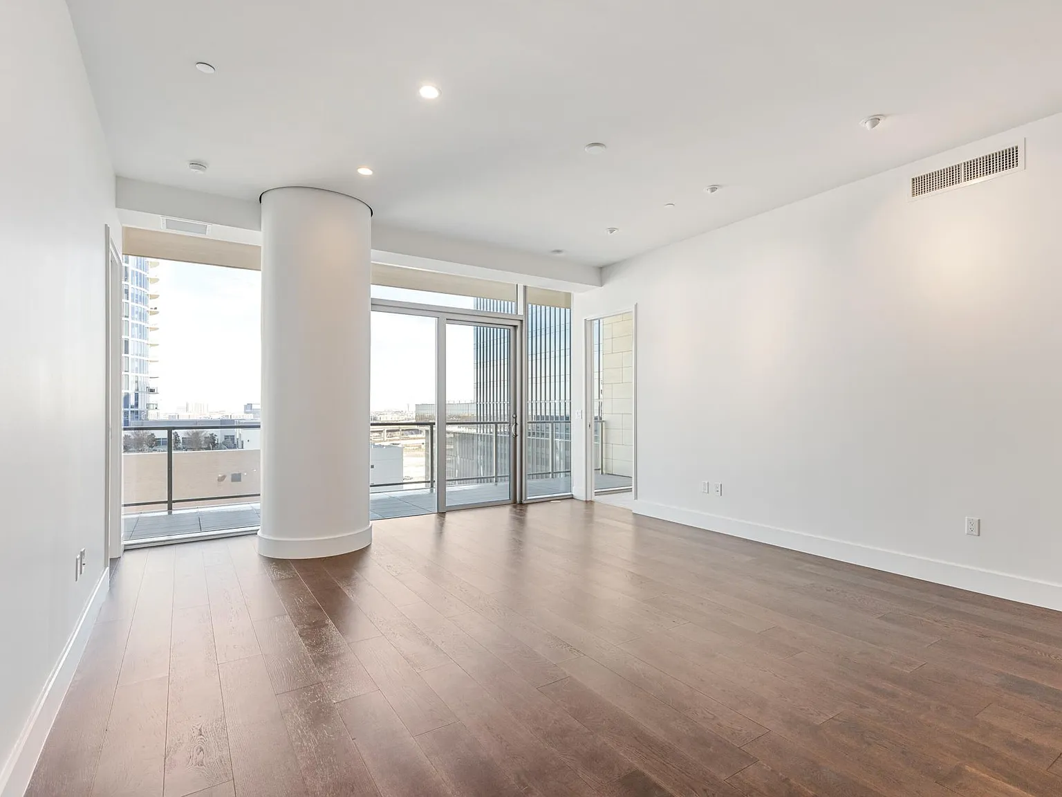 2 bed, 2.5 bath, 1860 sqft, $8,500 — Photo 4
