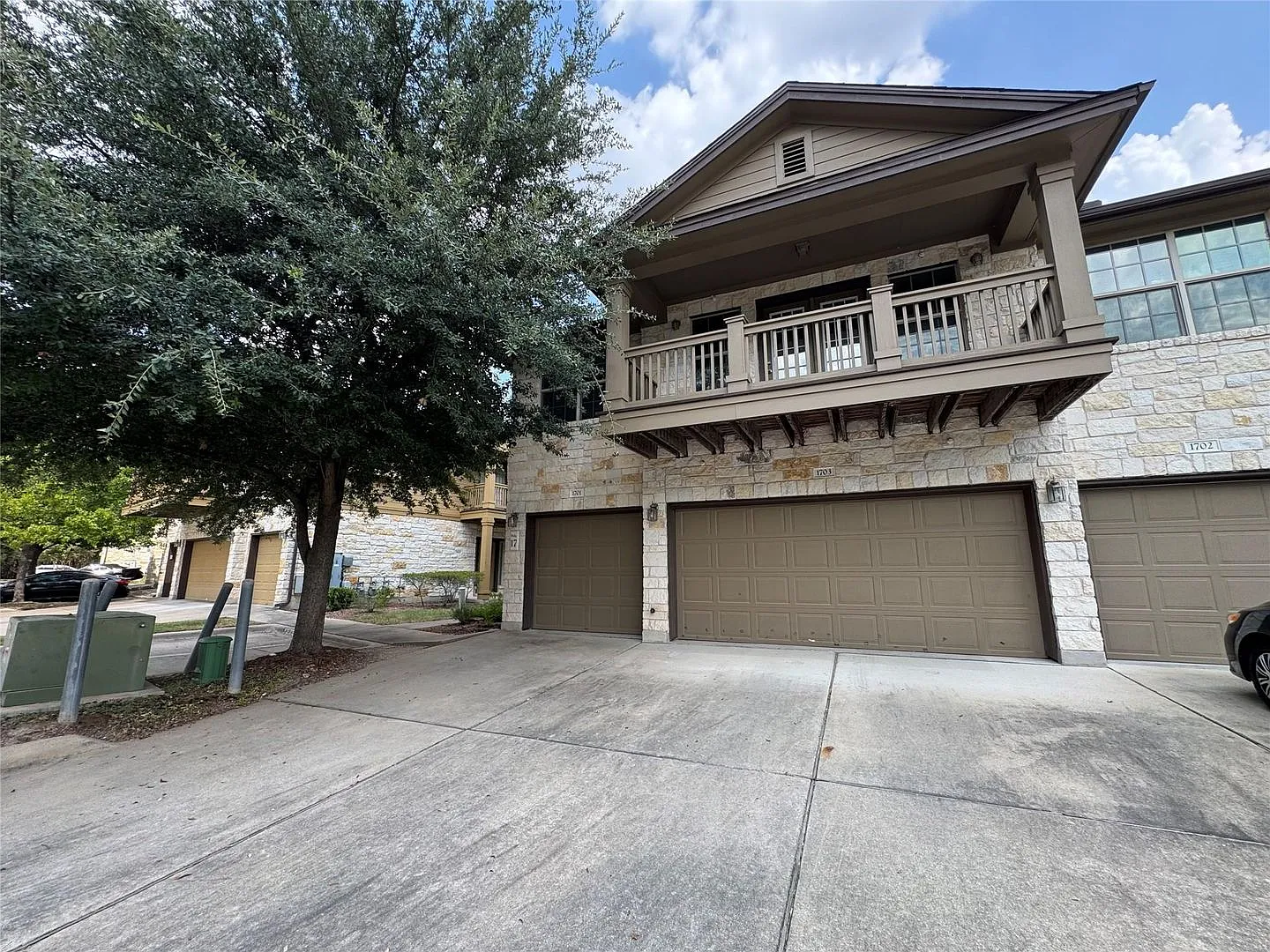 1310 W Parmer Ln — Photo 2