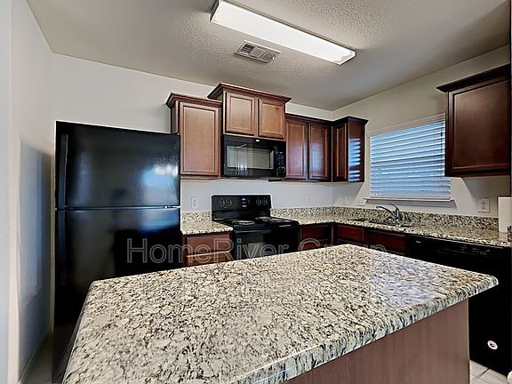 2nd image of 318 Lavaca Dr