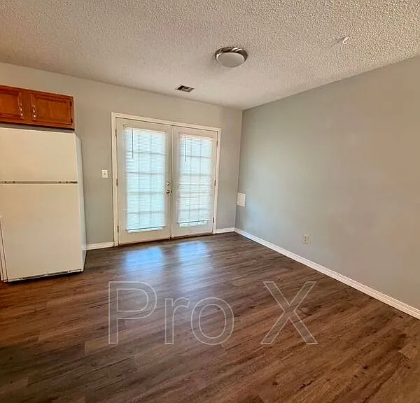 419-421 W 16th St #419 W 16TH ST — Photo 6