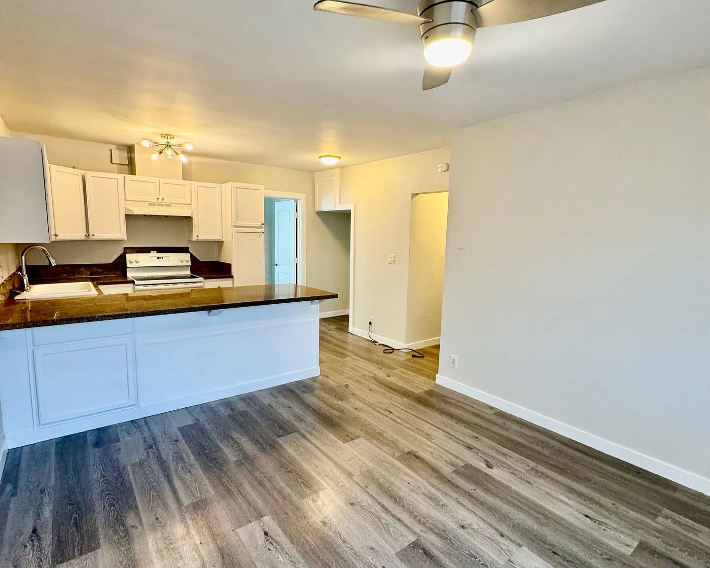 7524 Sepulveda Blvd — Photo 2