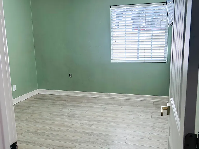 823 Gwen St — Photo 14
