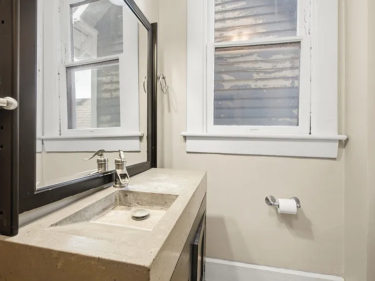2036 N Talbott St — Photo 48