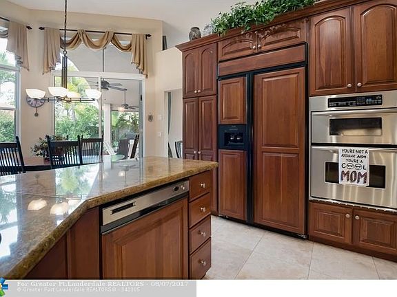 3rd image of 3093 Lakewood Cir