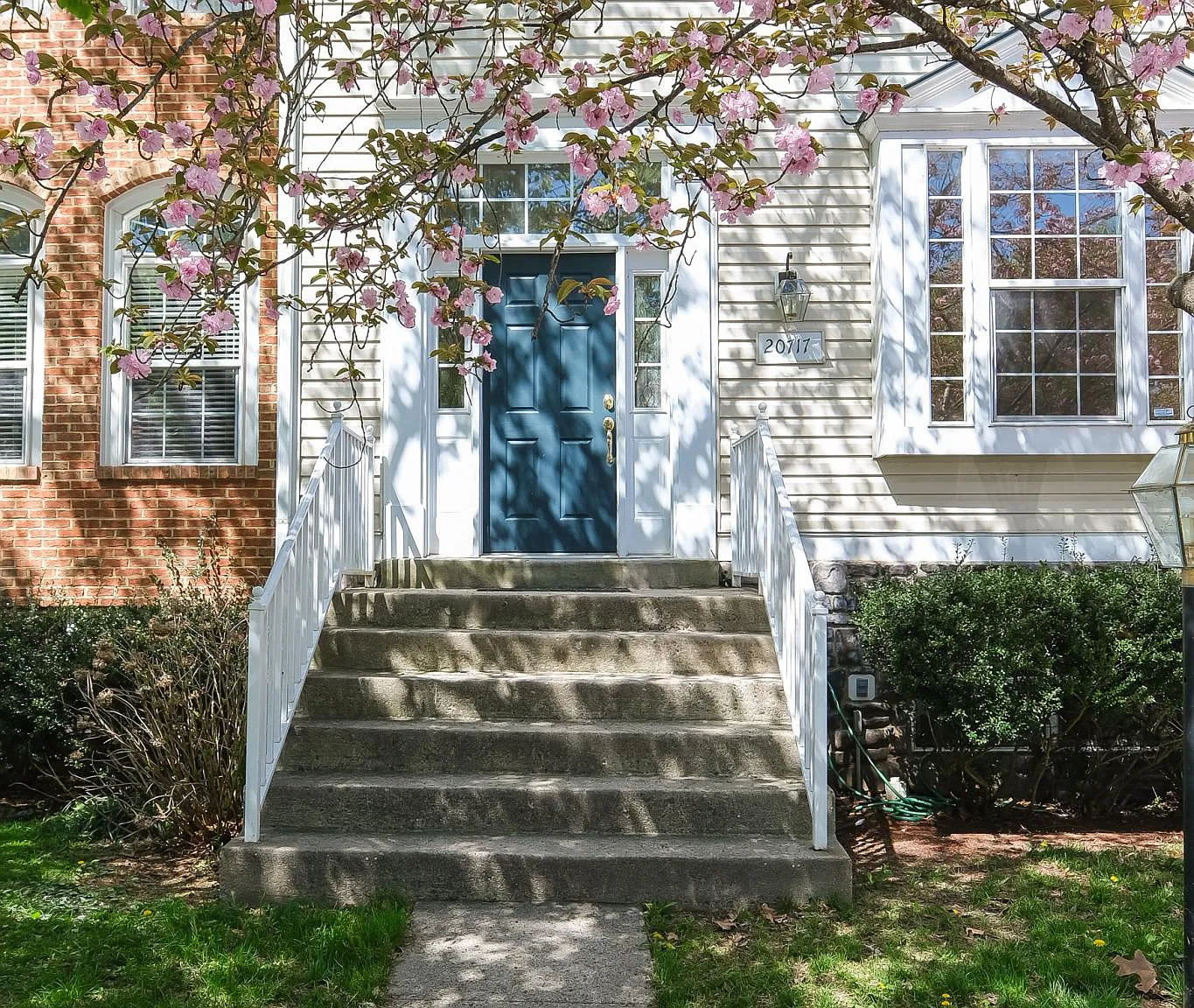 4 bed, 3.5 bath, 2522 sqft, $3,400 — Photo 1