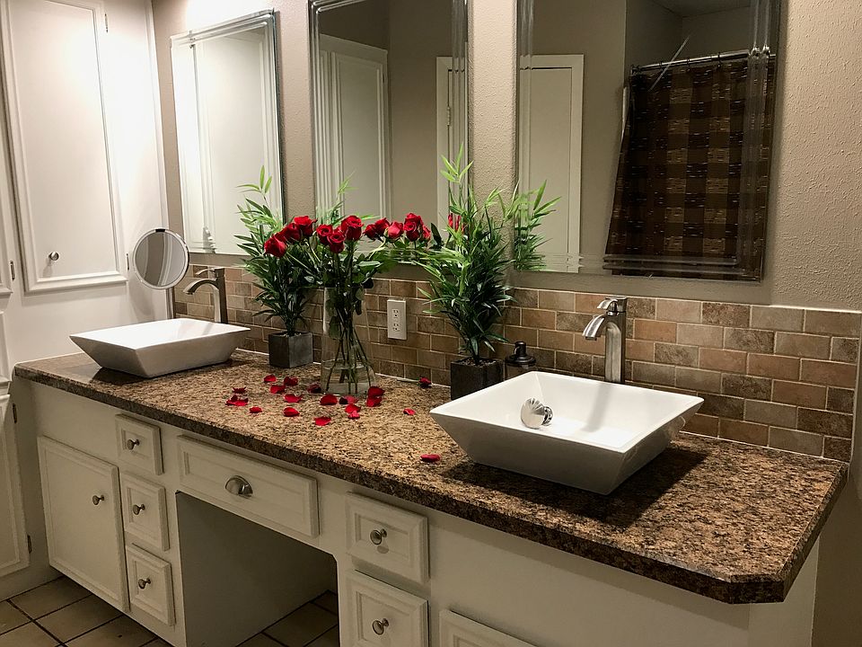 Updated Master Bath 