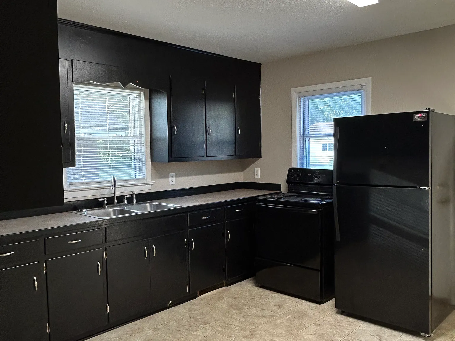 2 bed, 1400 sqft, $795 — Photo 2