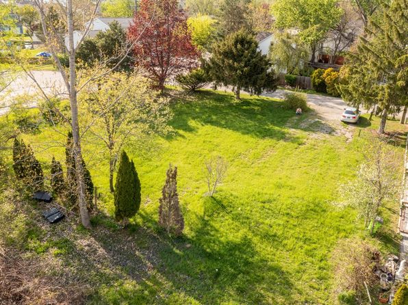 1389 S Cass Lake Rd, Waterford, MI 48328