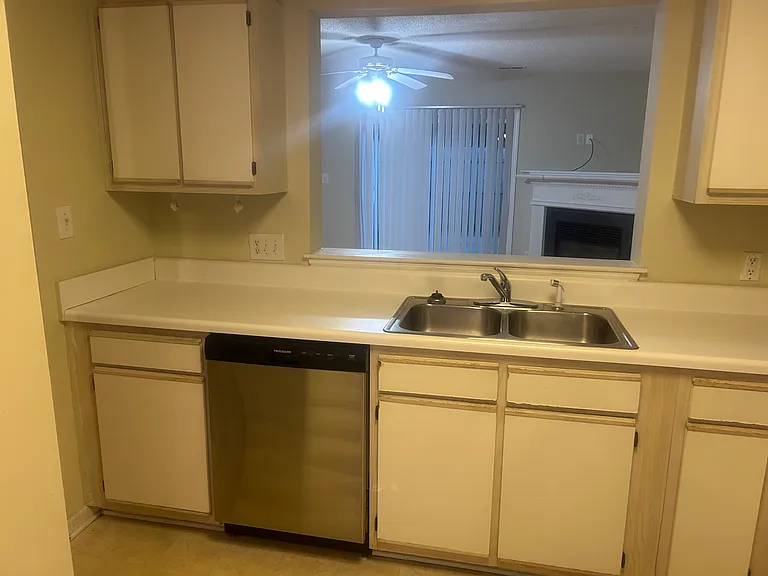 2513 Bluff View Ct #A — Photo 15