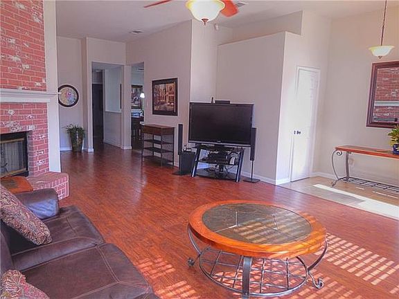 5th image of 1129 Weaver St