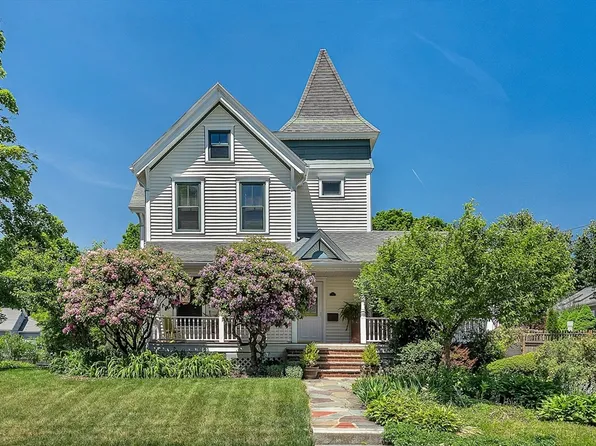 94 Pleasant St, Mansfield, MA 02048