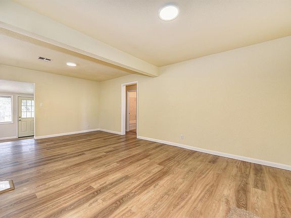 5th image of 104 Belmont Dr