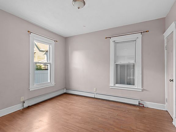 3rd image of 26 Limerick St Floor 1