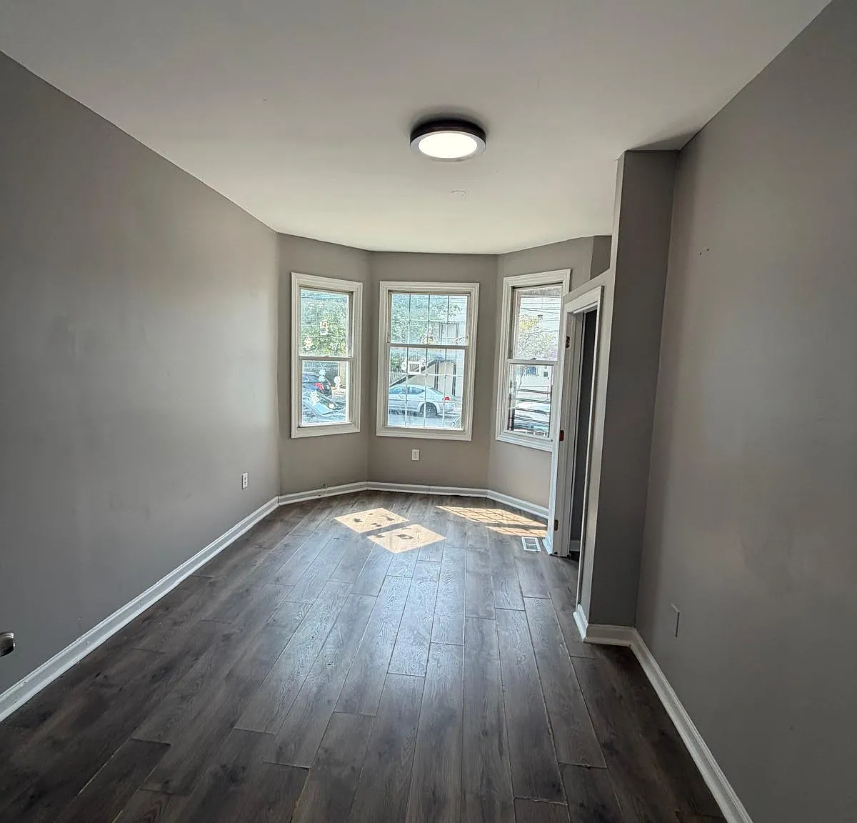 4 bed, $2,350 — Photo 3