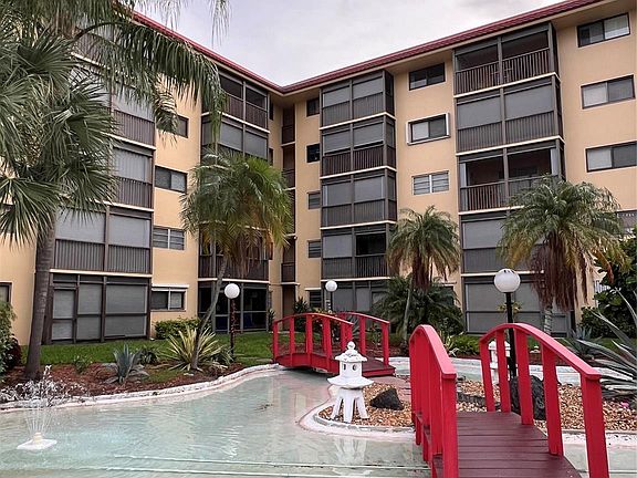 4th image of 2601 NE 14th Street Causeway #340
