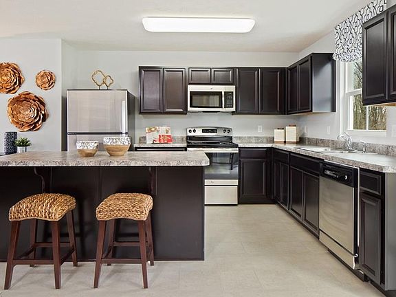 5th image of 126 Lakeview Cir