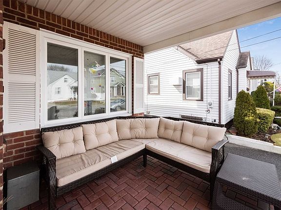 2nd image of 1071 Esther St