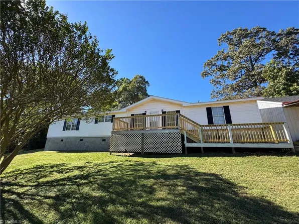 302 Queens Way, Randleman, NC 27317