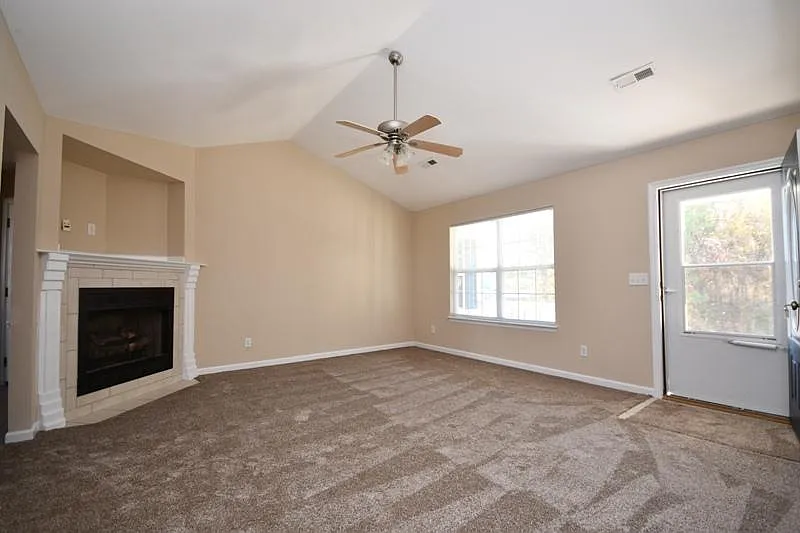 3 bed, 1432 sqft, $1,700 — Photo 3