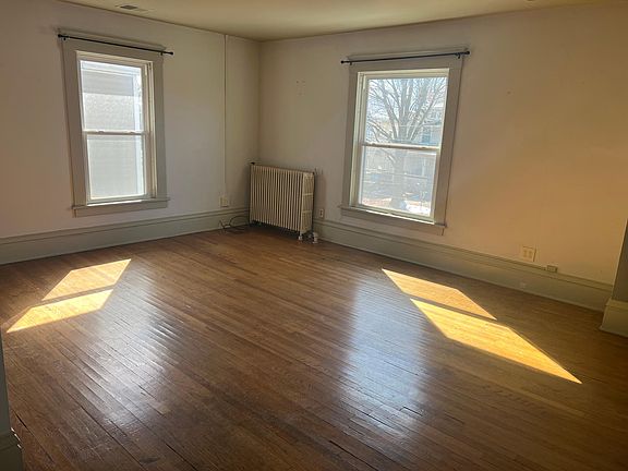5th image of 610 Seymour Ave #1/2