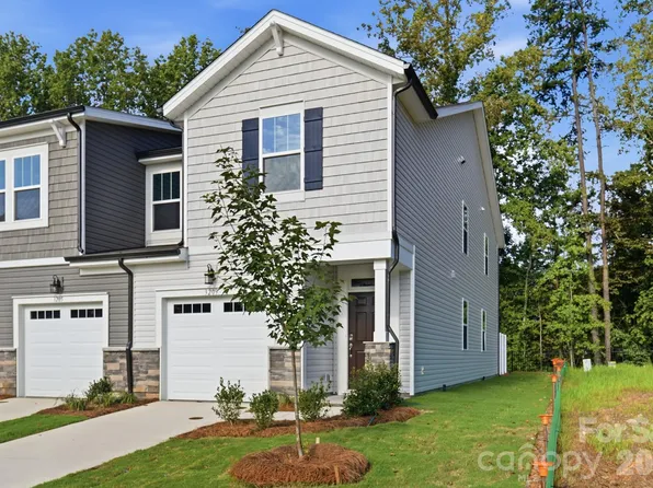 3209 Meadow Knoll Dr, Charlotte, NC 28269