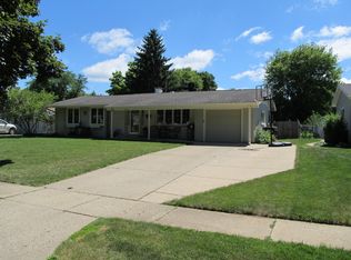 653 Coventry Ln, Crystal Lake, IL 60014