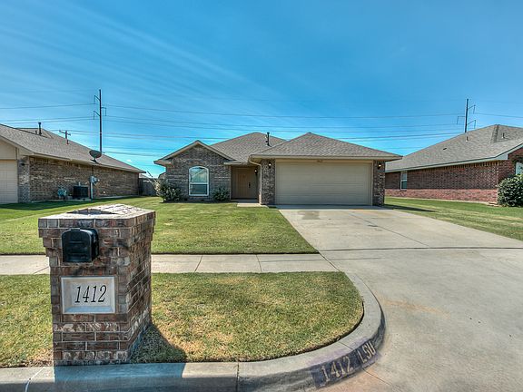 3rd image of 1412 Deer Chase Dr