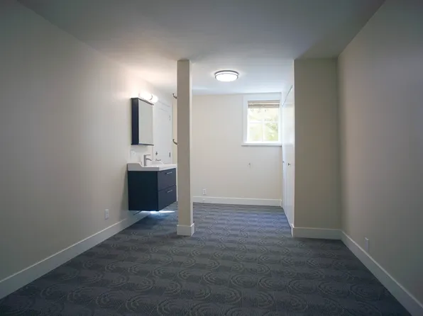 3008 NE 117th St #5, Seattle, WA 98125