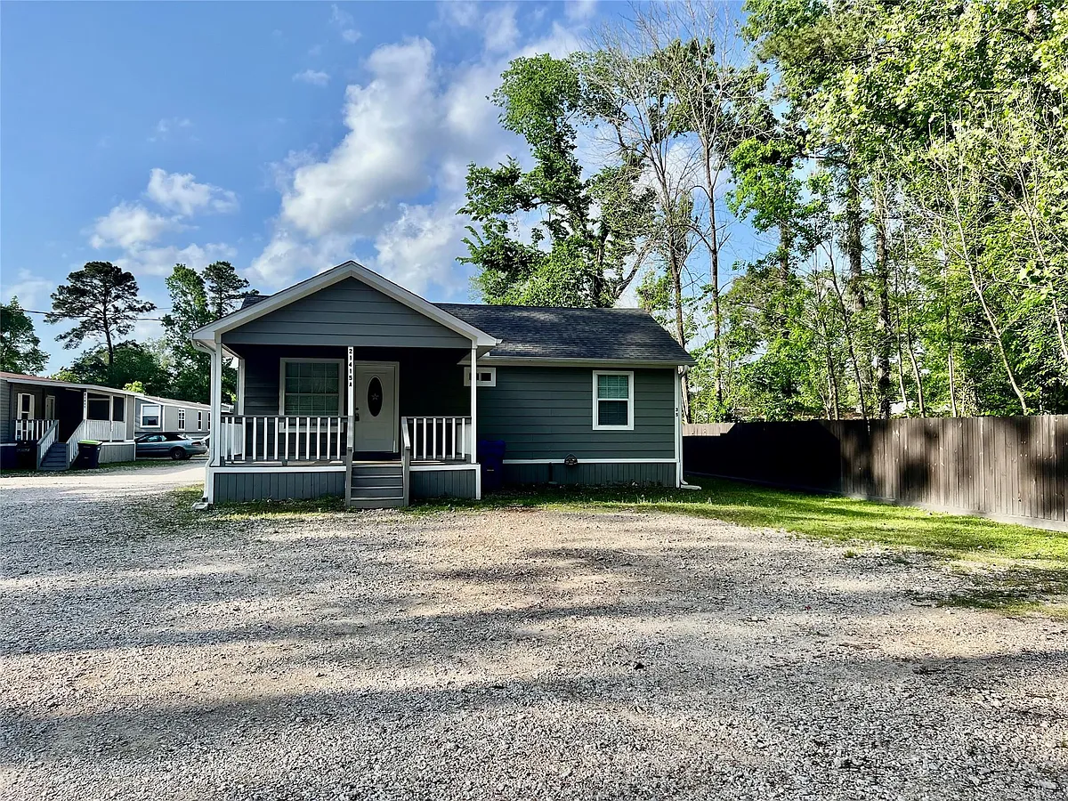 Building Photo - 21415 Russell Dr