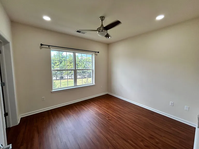 826 Strassle Way — Photo 31