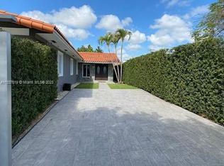 3211 SW 27th St #1, Miami, FL 33133