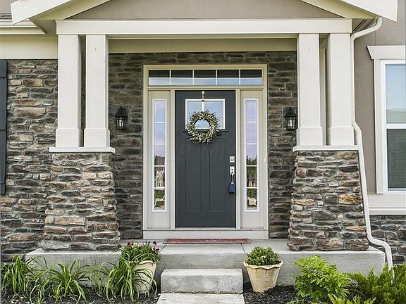 4th image of 2280 Maple Leaf Cir E