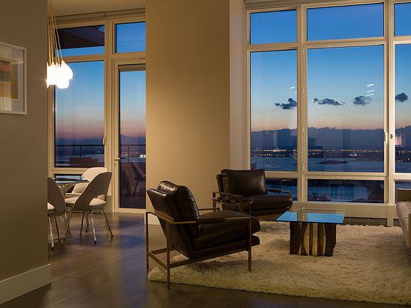 3rd image of 388 Bridge St #Penthouse 51f