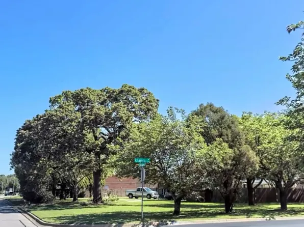 440 W Louella Dr, Hurst, TX 76054