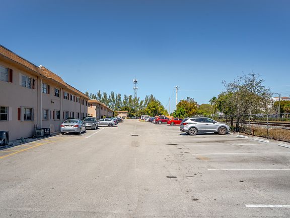 5th image of 650 SW 2nd Avenue #252