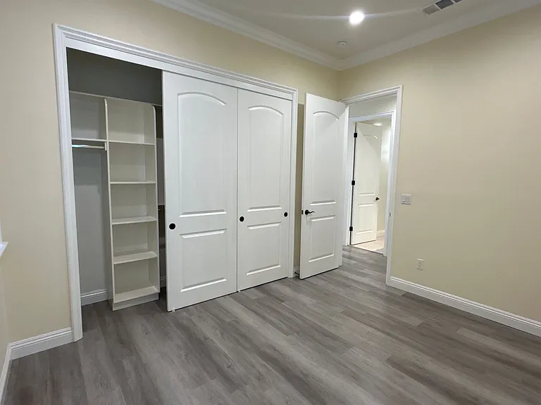 5552 Welland Ave — Photo 7