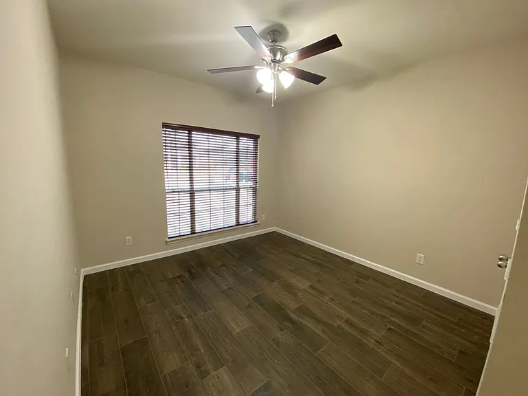 5668 Imperial Meadow Dr — Photo 22