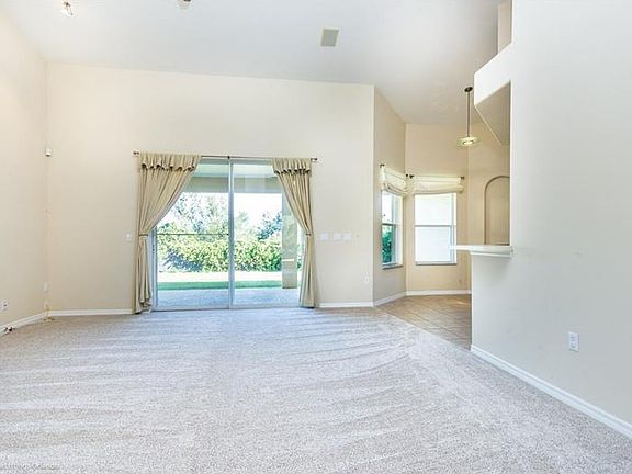 5th image of 2819 Deerfield St