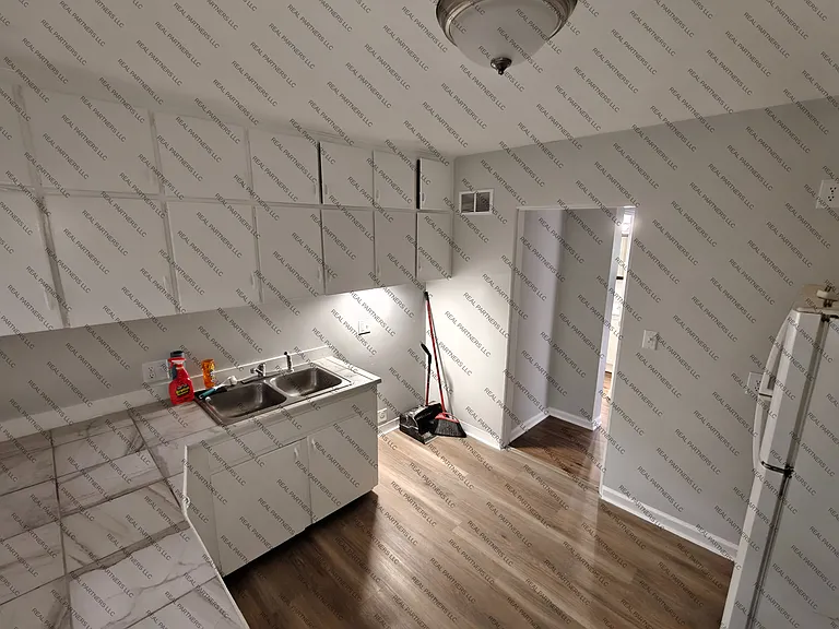 417 W 14th St #1 — Photo 5