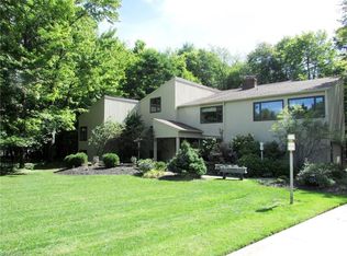 4025 Dogwood Cir, Beachwood, OH 44122