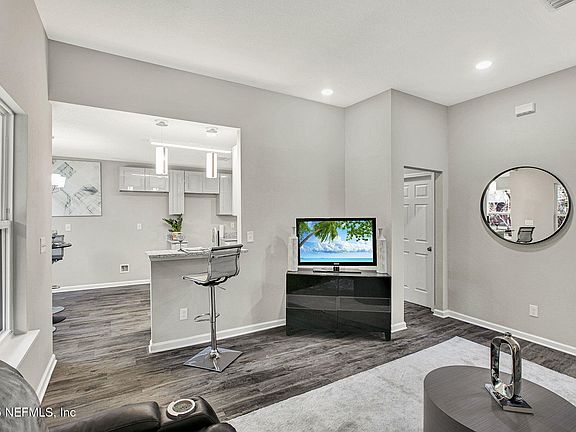 5th image of 2045 BURGOYNE Drive